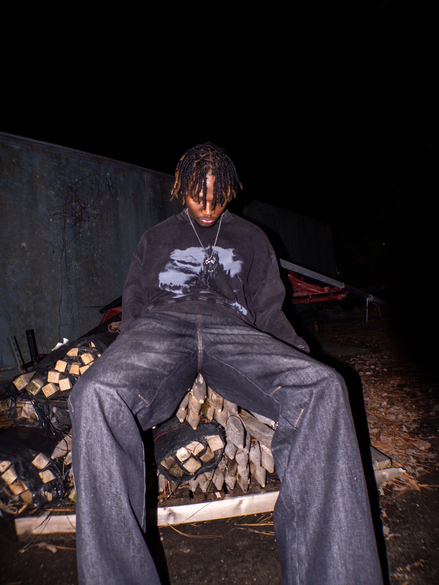 VINTAGE CASTLE CREWNECK